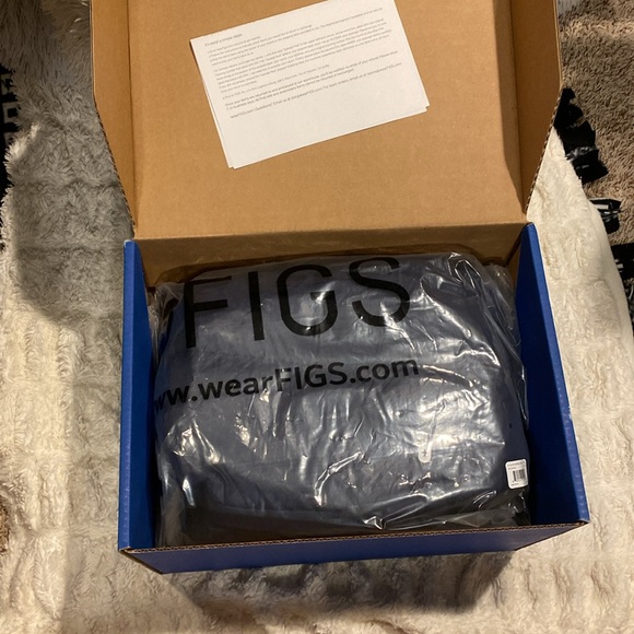 FIGS Quiet Navy Ozlem Puffer - Picture 3 of 7